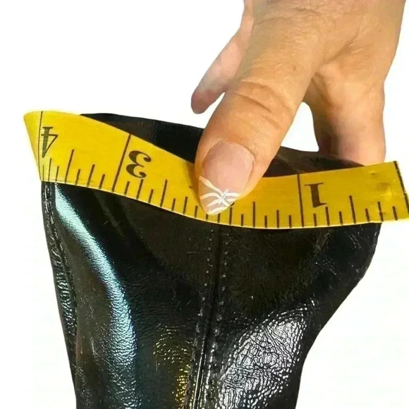 Coach Mia Patent Mini Maggie - Picture 16 of 16